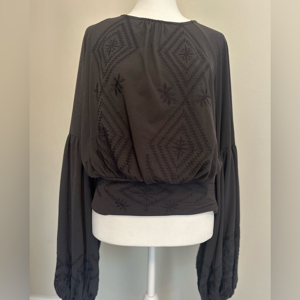 Gimmicks by BKE Black Embroidered Blouse